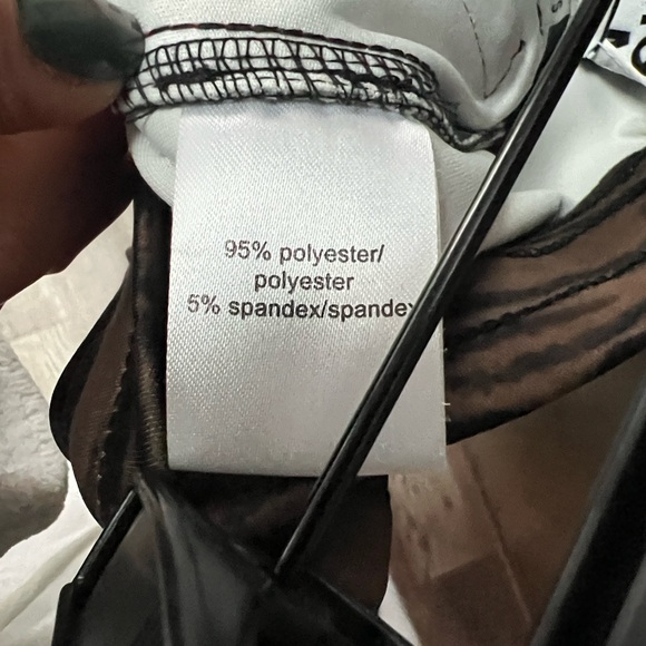 ๐๐PAM & GELA๐๐
Tiger Print Cigarette Track Skinny Zip Ankle
Lisa Rinna, RHOBH - Picture 10 of 15